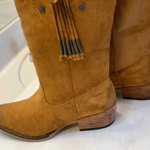 Pierre Dumas women’s suede fringe boots Size 8, excellent condition worn twice - Picture 11 of 11